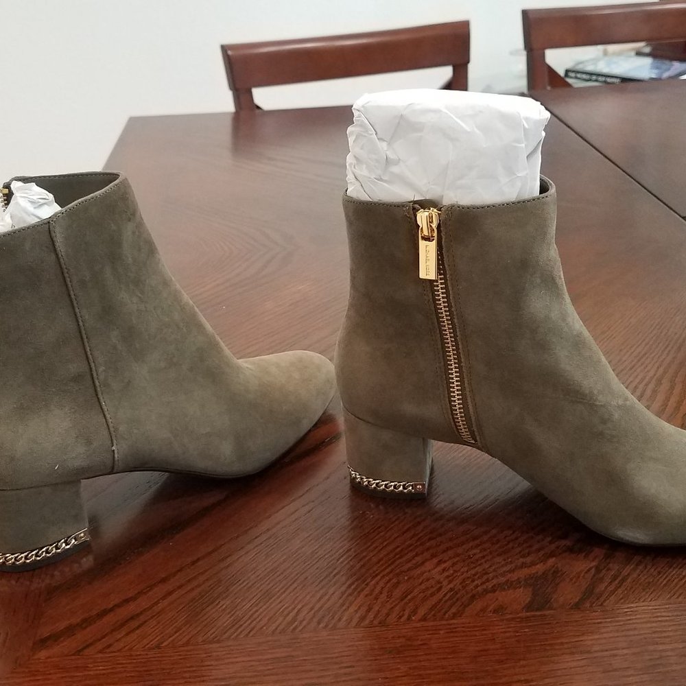 MICHAEL KORS BRAND NEW BOOTS IN THE BOX.  SIZE 7 1/2.  OLIVE SUEDE.